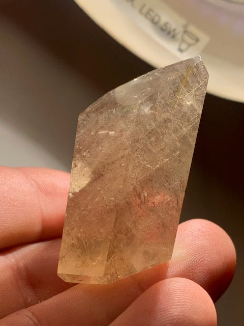 Cristal de roche fumé/ Quartz fumé, pointe jumelée de 52 x 31 x 21 mm - 38,2 gr.