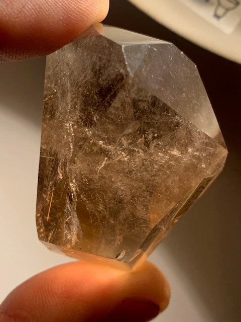 Cristal de roche fumé/ Quartz fumé, tête de pointe - 50 x 35 x 30 mm - 62,8 gr.