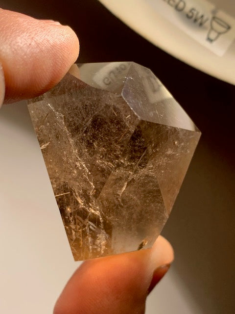 Cristal de roche fumé/ Quartz fumé, tête de pointe - 50 x 35 x 30 mm - 62,8 gr.