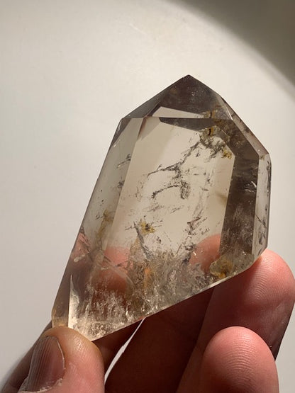 Cristal de roche fumé/ Quartz fumé, tête de pointe - 70 x 45 x 27 mm - 101,5 gr.