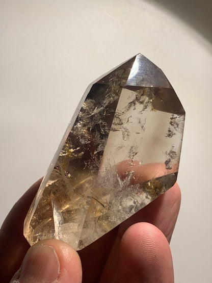 Cristal de roche fumé/ Quartz fumé, tête de pointe - 70 x 45 x 27 mm - 101,5 gr.