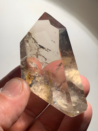 Cristal de roche fumé/ Quartz fumé, tête de pointe - 70 x 45 x 27 mm - 101,5 gr.