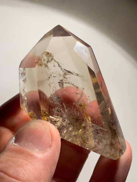 Cristal de roche fumé/ Quartz fumé, tête de pointe - 70 x 45 x 27 mm - 101,5 gr.