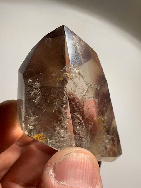 Cristal de roche fumé/ Quartz fumé, tête de pointe - 70 x 45 x 27 mm - 101,5 gr.