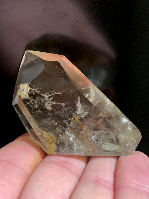 Cristal de roche fumé/ Quartz fumé, tête de pointe - 70 x 45 x 27 mm - 101,5 gr.