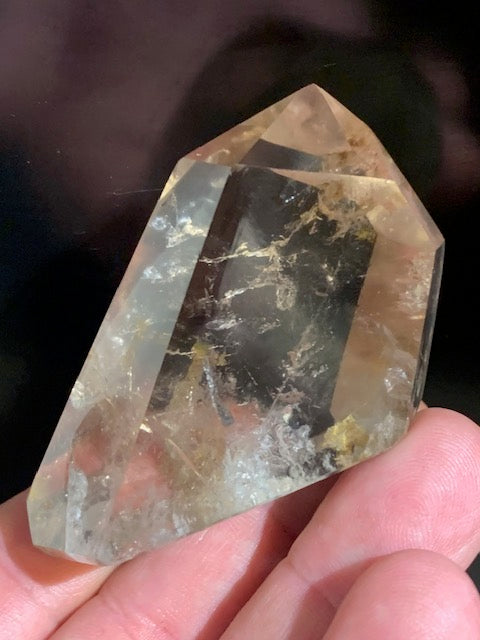 Cristal de roche fumé/ Quartz fumé, tête de pointe - 70 x 45 x 27 mm - 101,5 gr.
