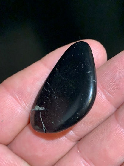 Shungite – Pierre roulée de 40 x 28 x 10 mm - 12 gr