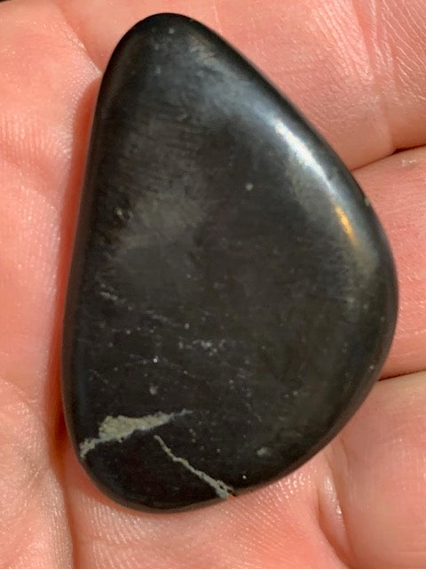 Shungite – Pierre roulée de 40 x 28 x 10 mm - 12 gr