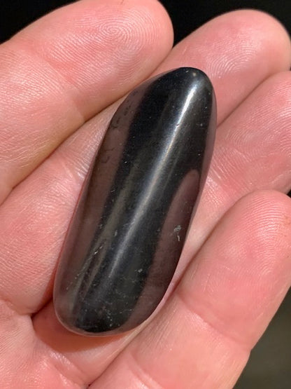 Shungite – Pierre roulée de 48 x 20 x 12 mm - 14,8 gr
