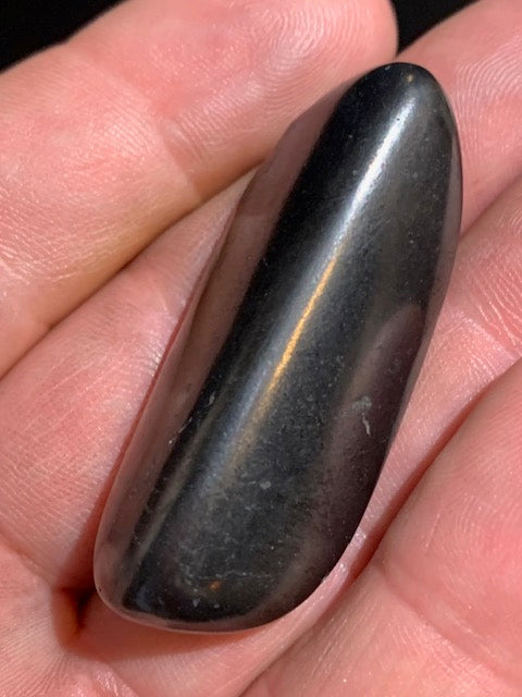 Shungite – Pierre roulée de 48 x 20 x 12 mm - 14,8 gr
