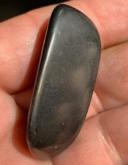 Shungite – Pierre roulée de 48 x 20 x 12 mm - 14,8 gr