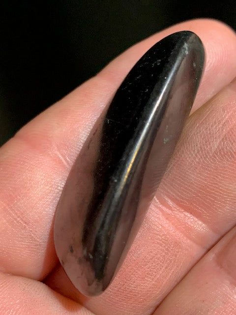 Shungite – Pierre roulée de 48 x 20 x 12 mm - 14,8 gr