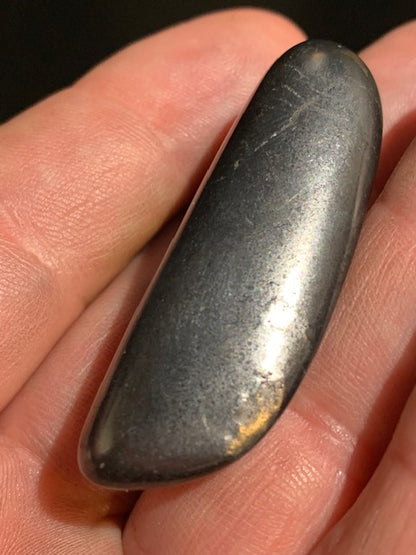 Shungite – Pierre roulée de 48 x 20 x 12 mm - 14,8 gr