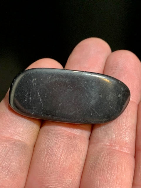 Shungite – Pierre roulée de 48 x 20 x 12 mm - 14,8 gr