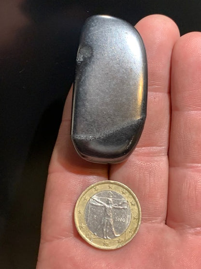 Shungite – Pierre roulée de 52 x 26 x 14 mm - 21,5 gr.