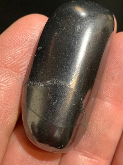 Shungite – Pierre roulée de 52 x 26 x 14 mm - 21,5 gr.