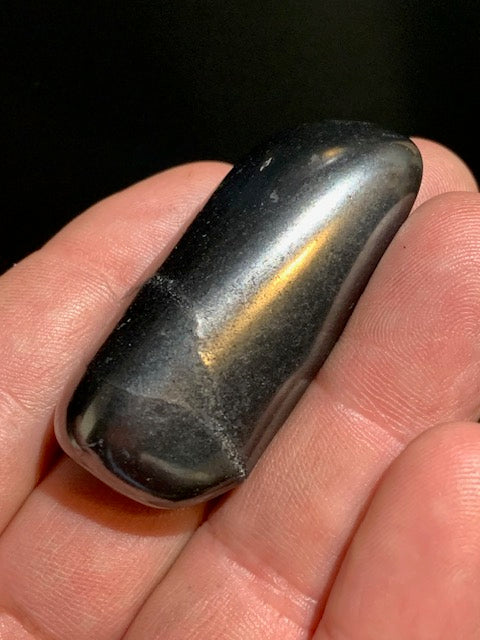 Shungite – Pierre roulée de 52 x 26 x 14 mm - 21,5 gr.
