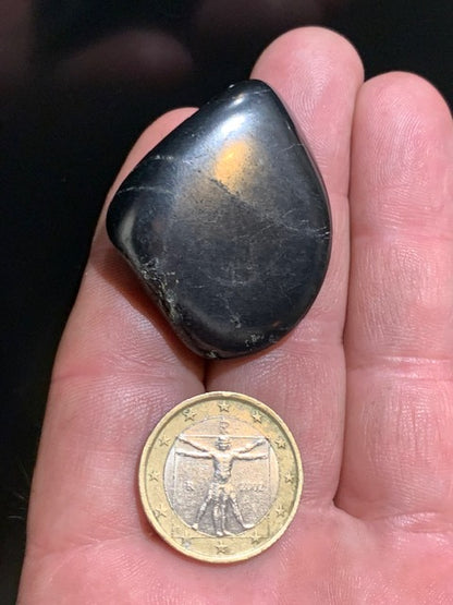 Shungite – Pierre roulée de 42 x 33 x 13 mm - 18,1 gr