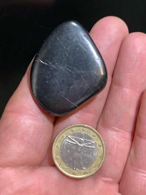 Shungite – Pierre roulée de 42 x 33 x 13 mm - 18,1 gr