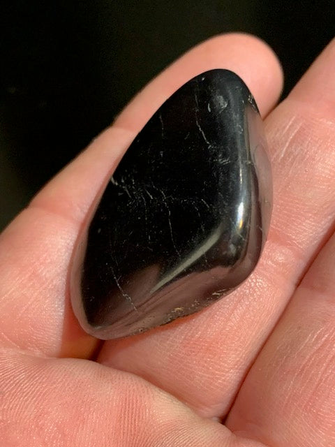 Shungite – Pierre roulée de 42 x 33 x 13 mm - 18,1 gr