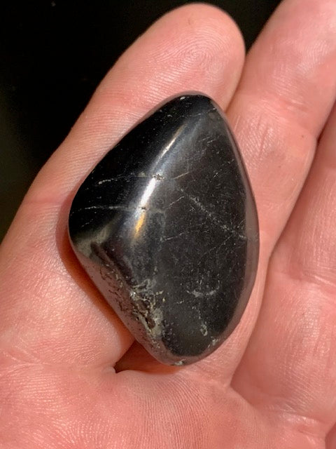 Shungite – Pierre roulée de 42 x 33 x 13 mm - 18,1 gr
