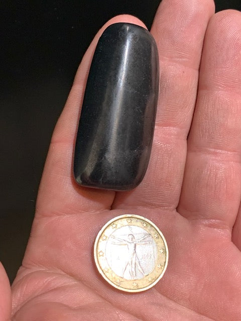 Shungite – Pierre roulée de 52 x 24 x 12 mm - 19 gr.