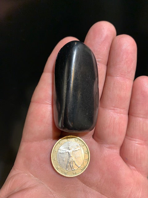 Shungite – Pierre roulée de 51 x 27 x 15 mm - 26,9 gr.