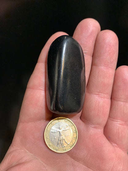 Shungite – Pierre roulée de 51 x 27 x 15 mm - 26,9 gr.