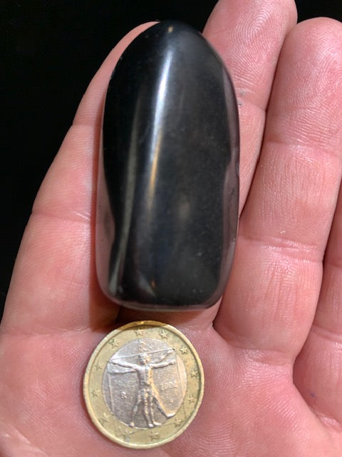 Shungite – Pierre roulée de 51 x 27 x 15 mm - 26,9 gr.