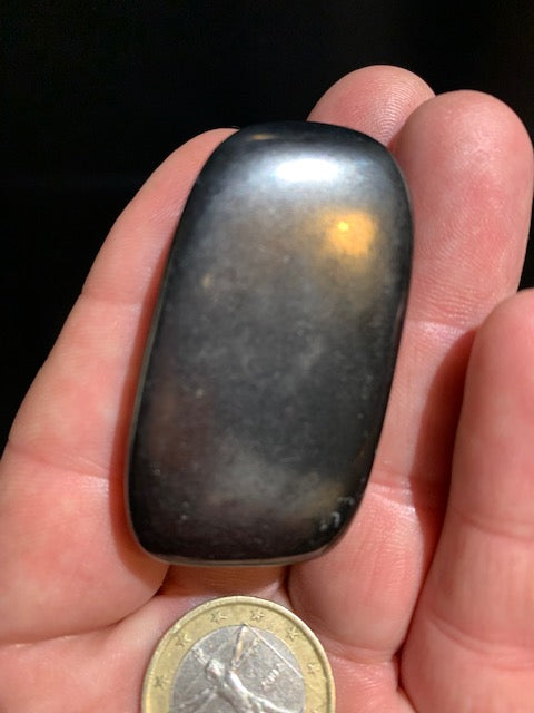 Shungite – Pierre roulée de 51 x 27 x 15 mm - 26,9 gr.