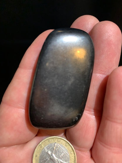 Shungite – Pierre roulée de 51 x 27 x 15 mm - 26,9 gr.