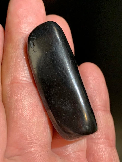 Shungite – Pierre roulée de 51 x 27 x 15 mm - 26,9 gr.