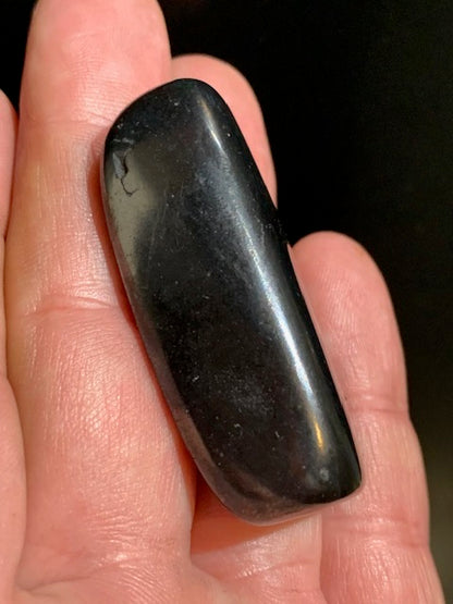 Shungite – Pierre roulée de 51 x 27 x 15 mm - 26,9 gr.