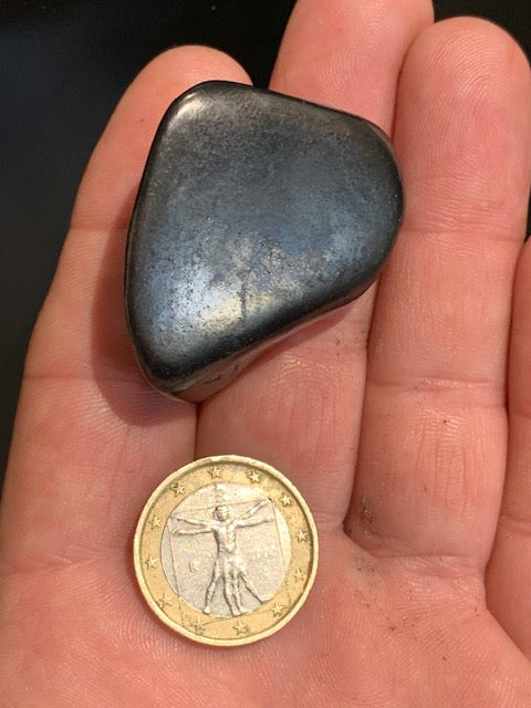 Shungite – Pierre roulée de 39 x 28 x 24 mm - 23,9 gr.
