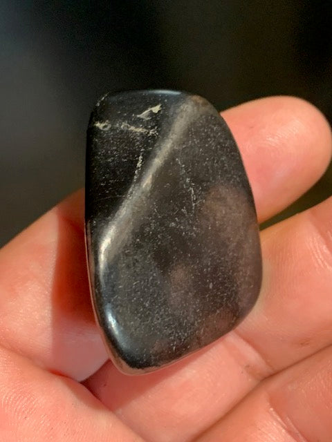 Shungite – Pierre roulée de 39 x 28 x 24 mm - 23,9 gr.