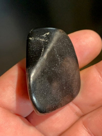 Shungite – Pierre roulée de 39 x 28 x 24 mm - 23,9 gr.