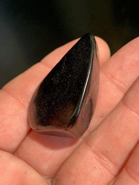 Shungite – Pierre roulée de 39 x 28 x 24 mm - 23,9 gr.