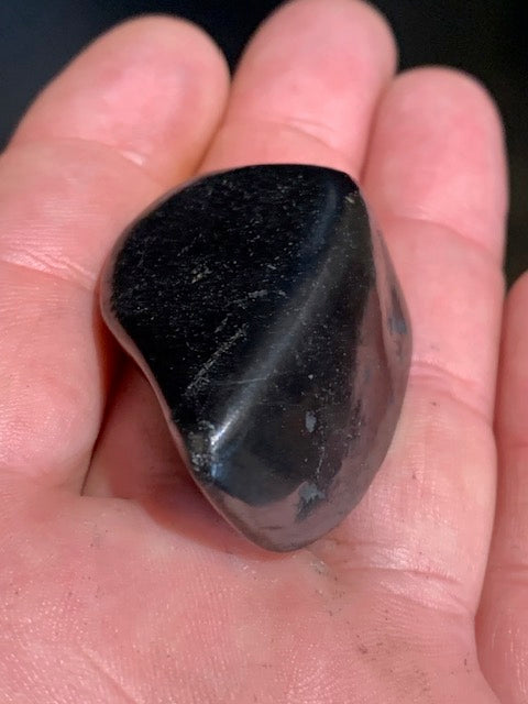 Shungite – Pierre roulée de 39 x 28 x 24 mm - 23,9 gr.