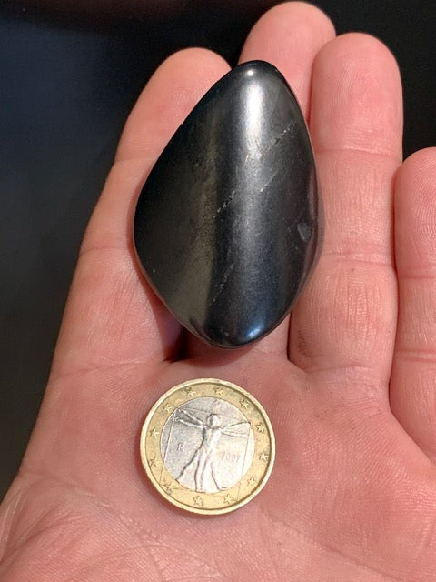 Shungite – Pierre roulée de 52 x 36 x 22 mm - 37,2 gr.