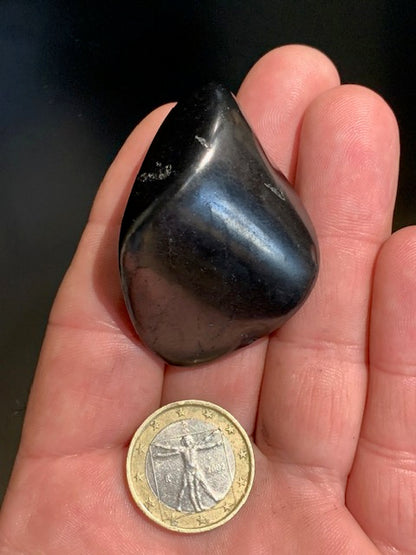 Shungite – Pierre roulée de 52 x 36 x 22 mm - 37,2 gr.