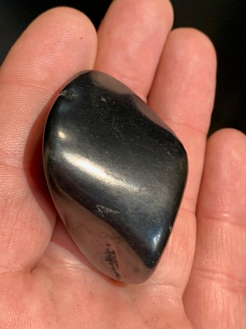 Shungite – Pierre roulée de 52 x 36 x 22 mm - 37,2 gr.