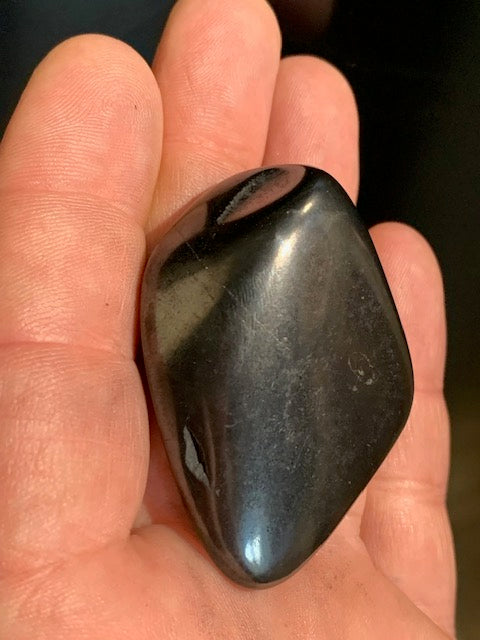 Shungite – Pierre roulée de 52 x 37 x 20 mm - 37,8 gr.