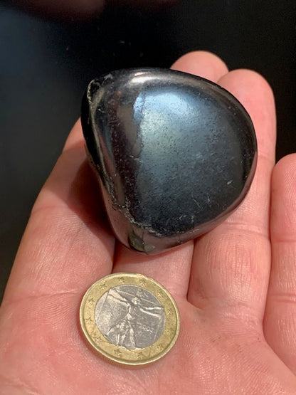 Shungite – Pierre roulée de 45 x 40 x 33 mm - 59,6 gr.