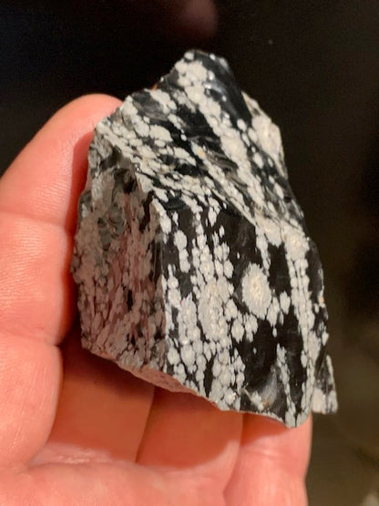 Obsidienne Neige / Flocon de neige - Pièce brute - 107,5 grammes - 67 x 58 x 33 millimètres