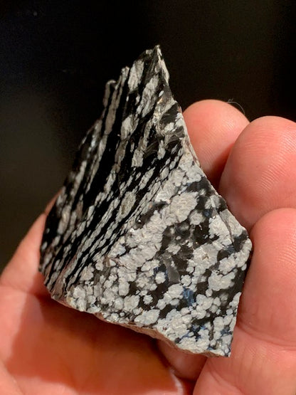 Obsidienne Neige / Flocon de neige - Pièce brute - 107,5 grammes - 67 x 58 x 33 millimètres