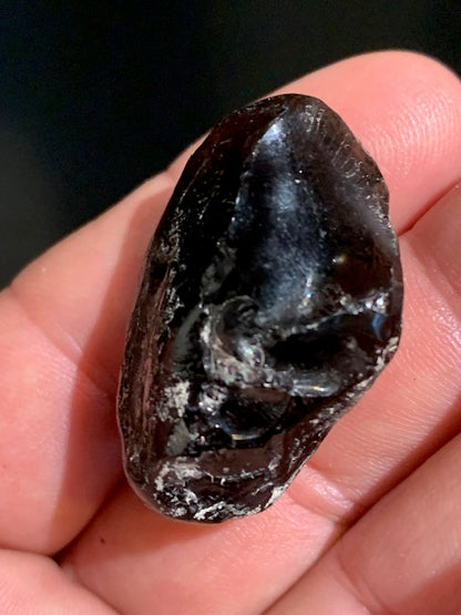 Obsidienne "larme d'Apache" - Pierre roulée - 37 x 25 x 18 mm - 17,1 gr.