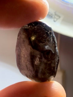 Obsidienne "larme d'Apache" - Pierre roulée - 31 x 21 x 16 mm - 12 gr.