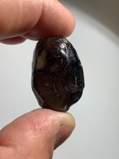 Obsidienne "larme d'Apache" - Pierre roulée - 31 x 21 x 16 mm - 12 gr.