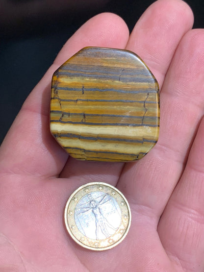 Œil de tigre, forme libre - 39 x 37 x 13 mm - 43 grammes. Magnifique pièce pour exposition, lithothérapie, collection...