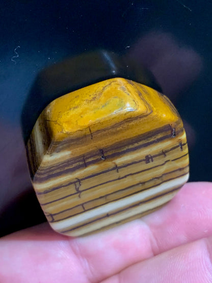 Œil de tigre, forme libre - 39 x 37 x 13 mm - 43 grammes. Magnifique pièce pour exposition, lithothérapie, collection...